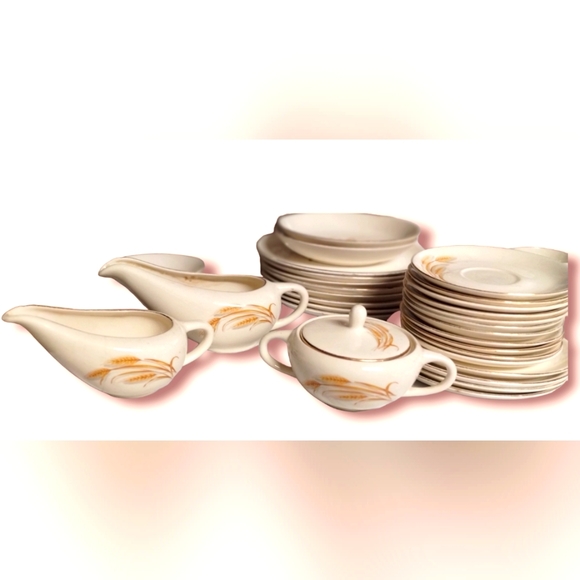 Homer Laughlin Golden Wheat Oven Proof 22k gold rim Dining set - Picture 1 of 4